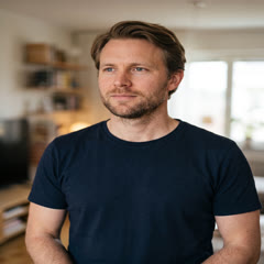 scandinavian presenter